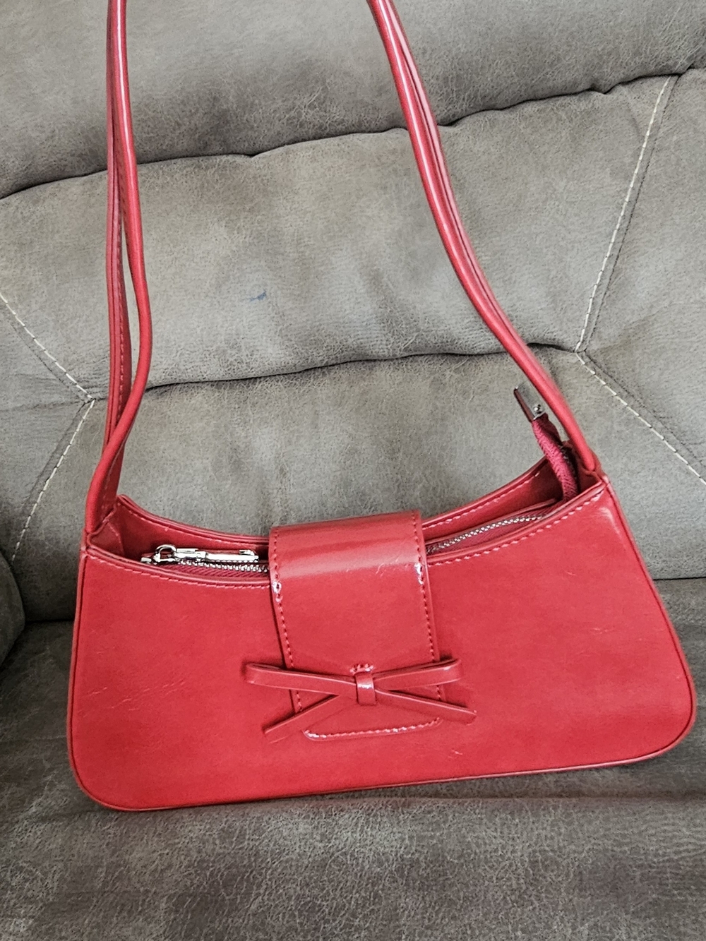 Classic Red Shoulder Bag with Bow Accent